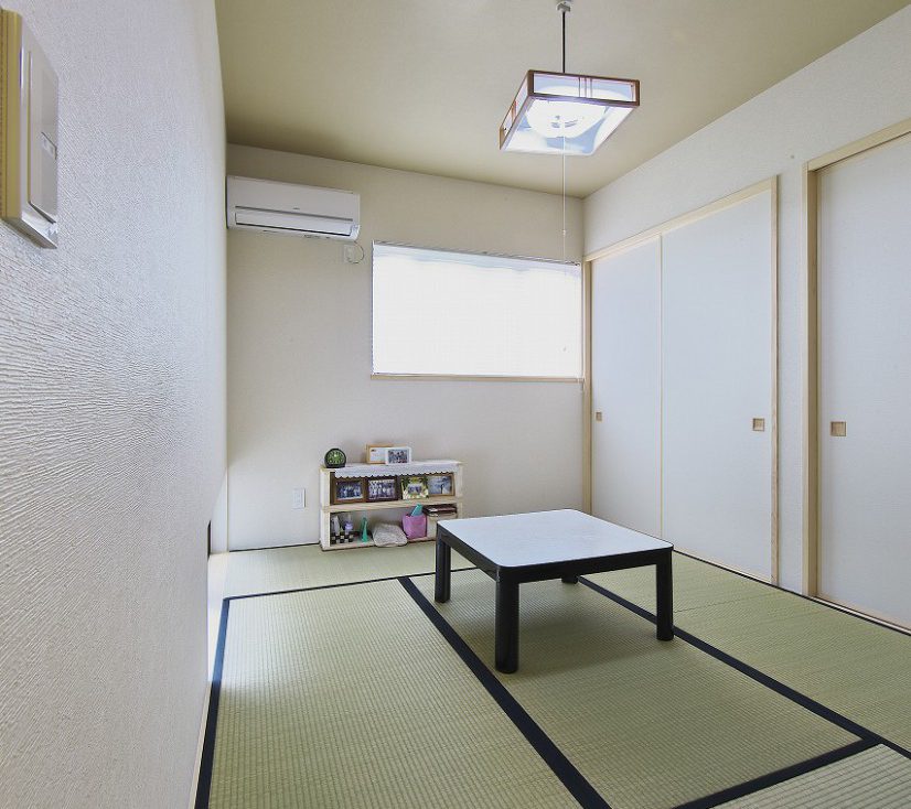 非公開: 一本の樹が暮らしを紡ぐ、大空間の平屋