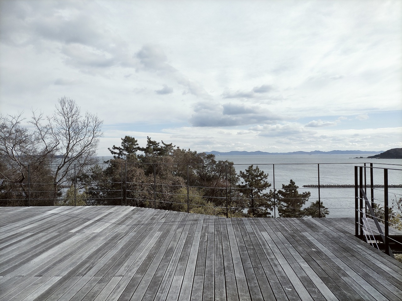 人気のグレー色はまだまだ続く