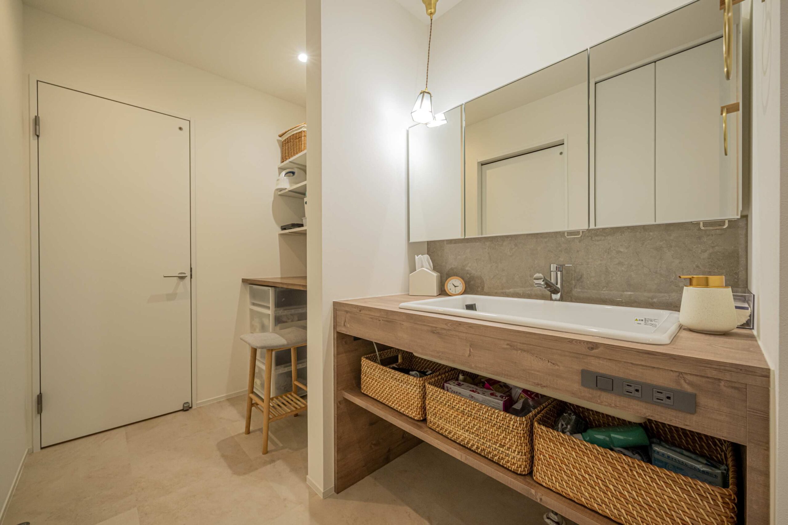 非公開: 玄関からキッチンまで一直線。空間も動きもすっきり繋がる住まい