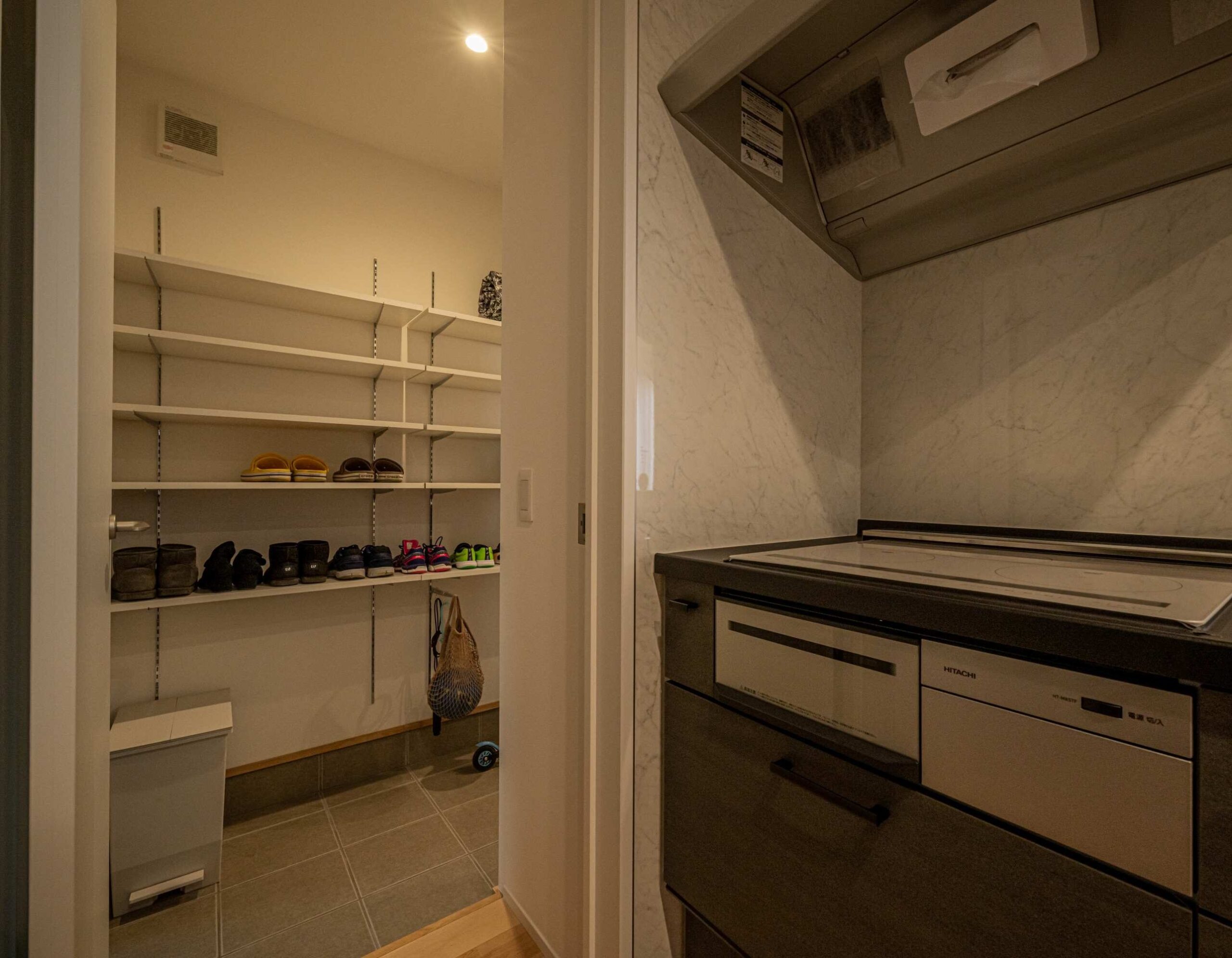 非公開: 玄関からキッチンまで一直線。空間も動きもすっきり繋がる住まい