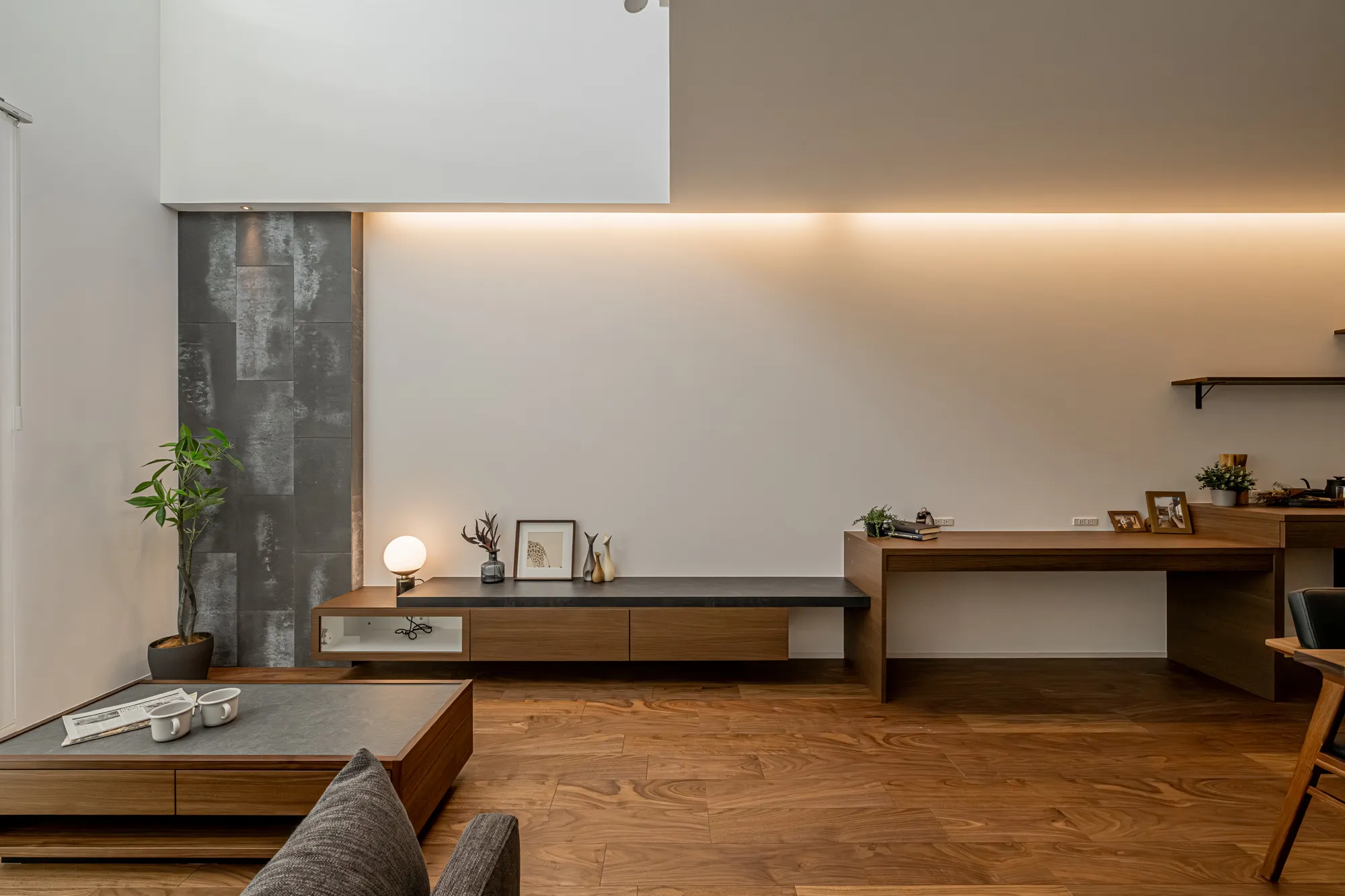 造作家具を横並びに配置し統一感のある整った配列に