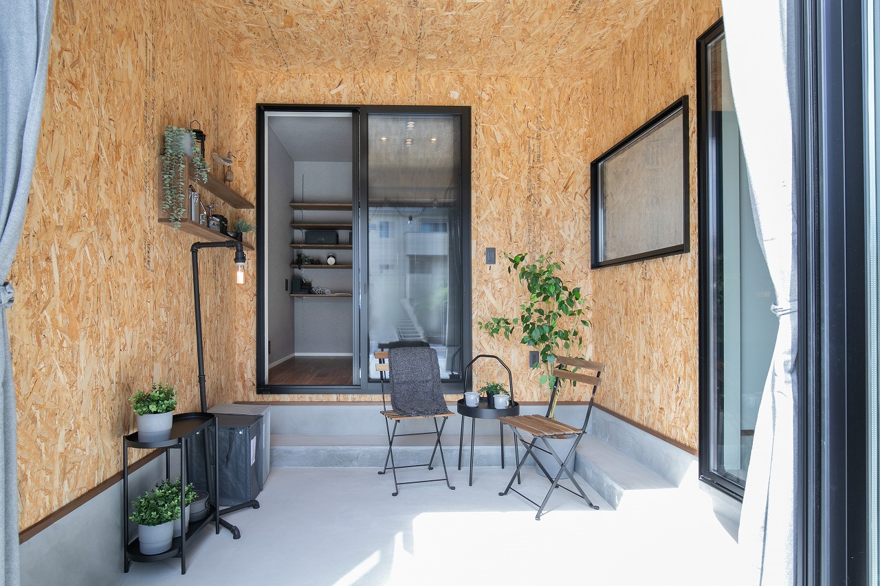 アウトドア感たっぷりな土間スペース